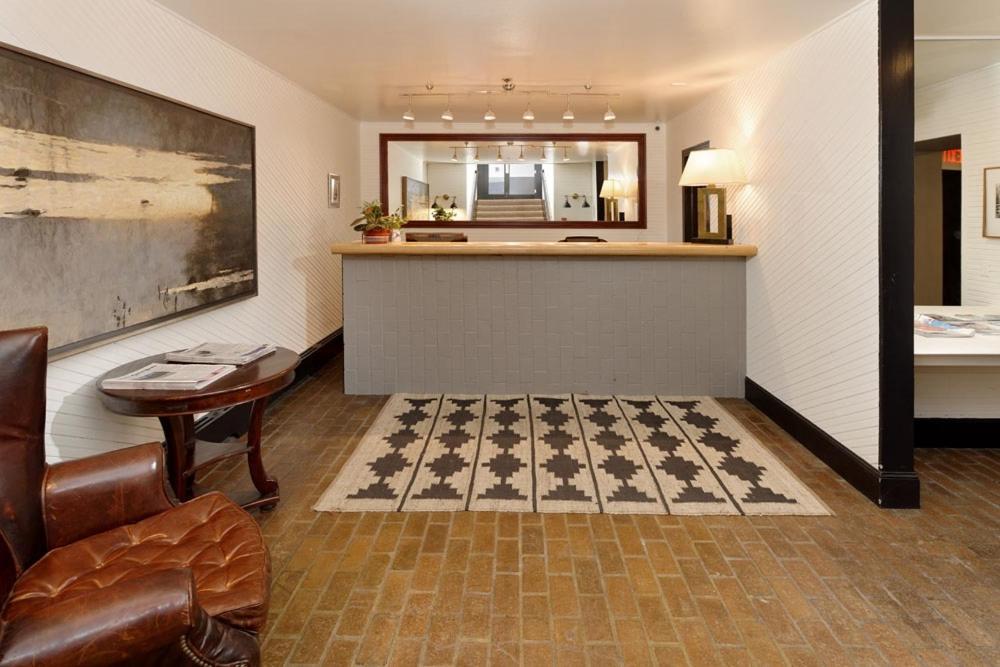 Independence Square 304, Stylish Hotel Room With Downtown Views & Great Location Аспън Екстериор снимка